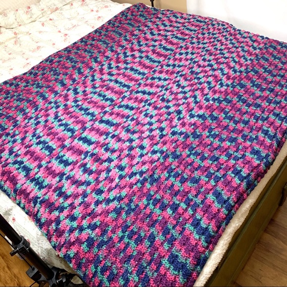 ❗️SOLD❗️Handmade Crochet Stripe Heavy Knit Large Blanket - Picture 3 of 8